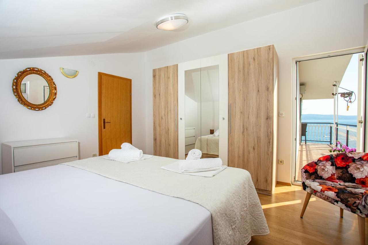 Apartments Adisa Omis Exterior photo