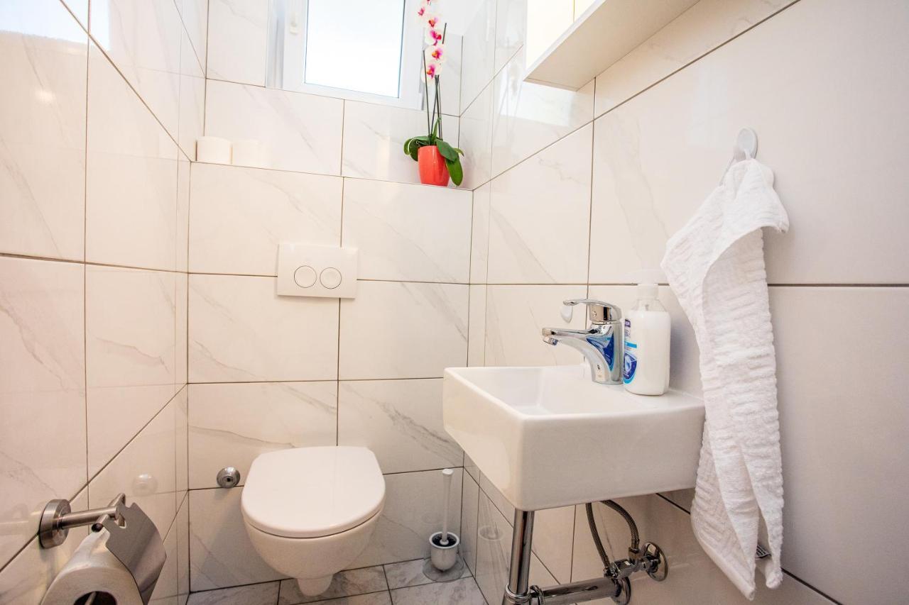 Apartments Adisa Omis Exterior photo