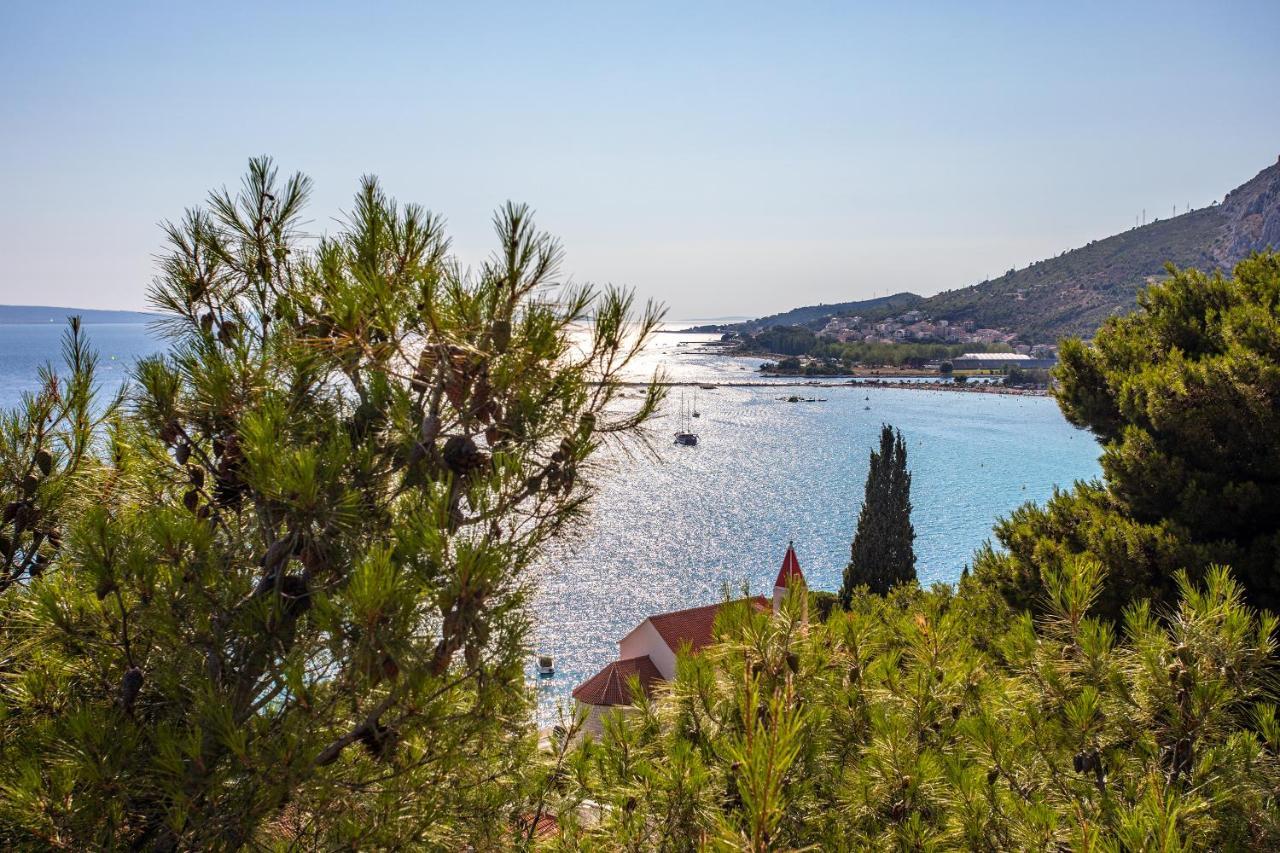 Apartments Adisa Omis Exterior photo