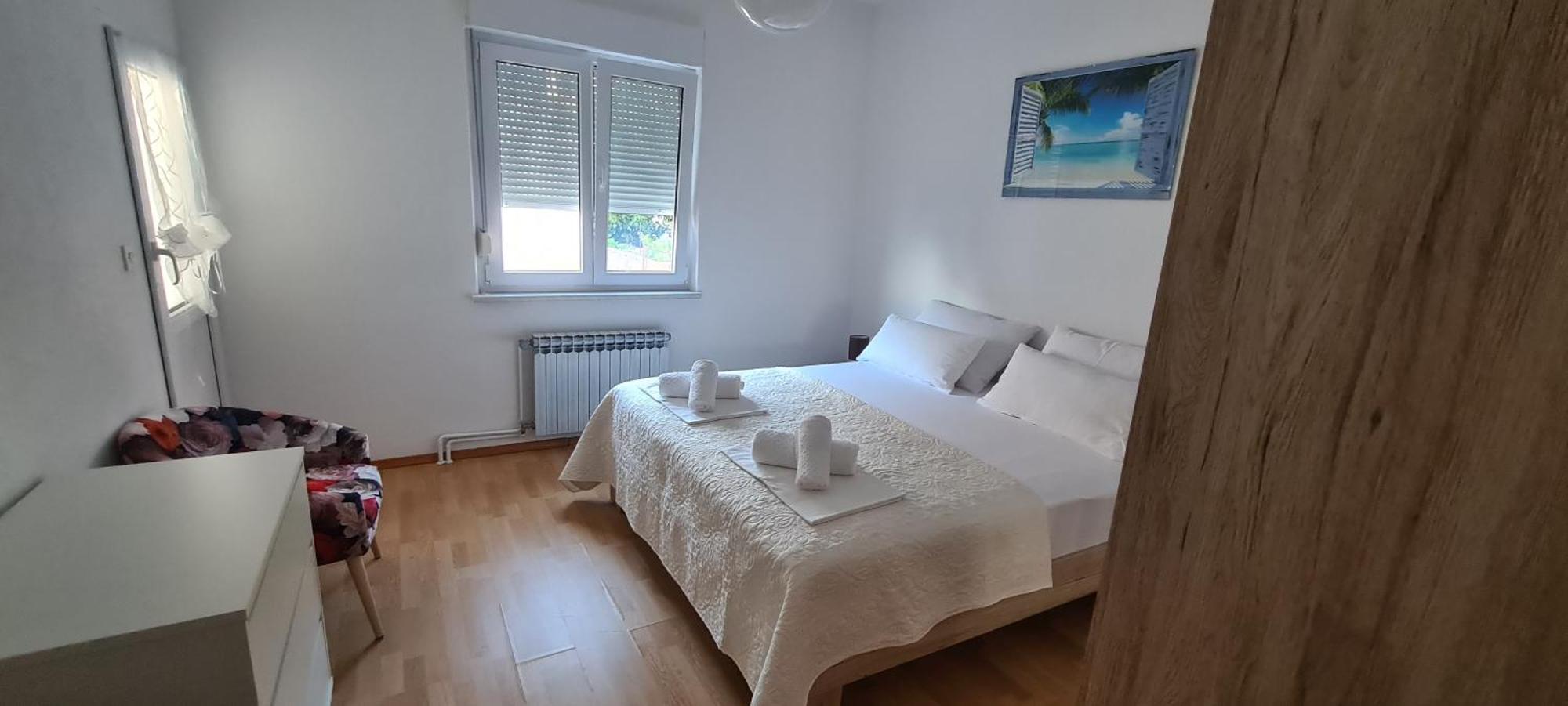 Apartments Adisa Omis Exterior photo