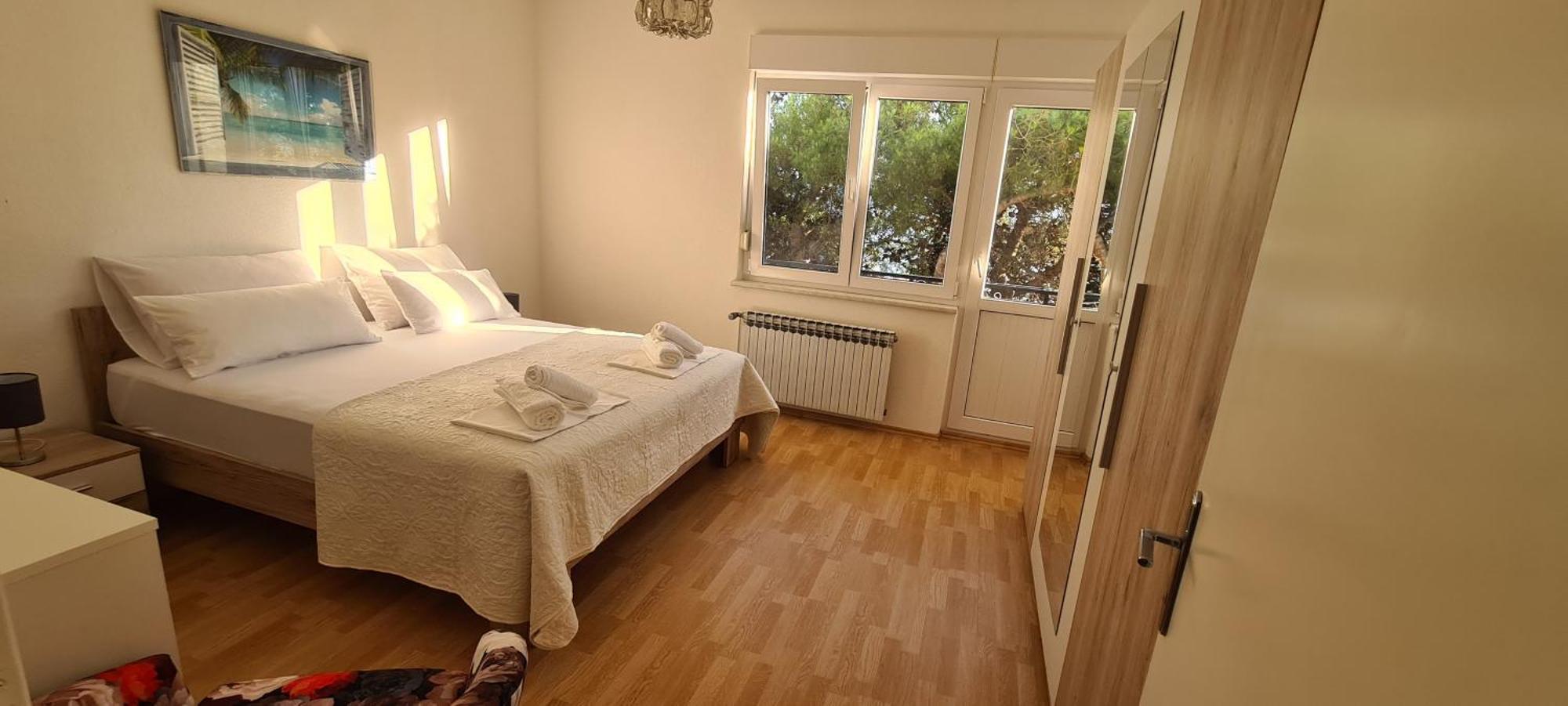 Apartments Adisa Omis Exterior photo