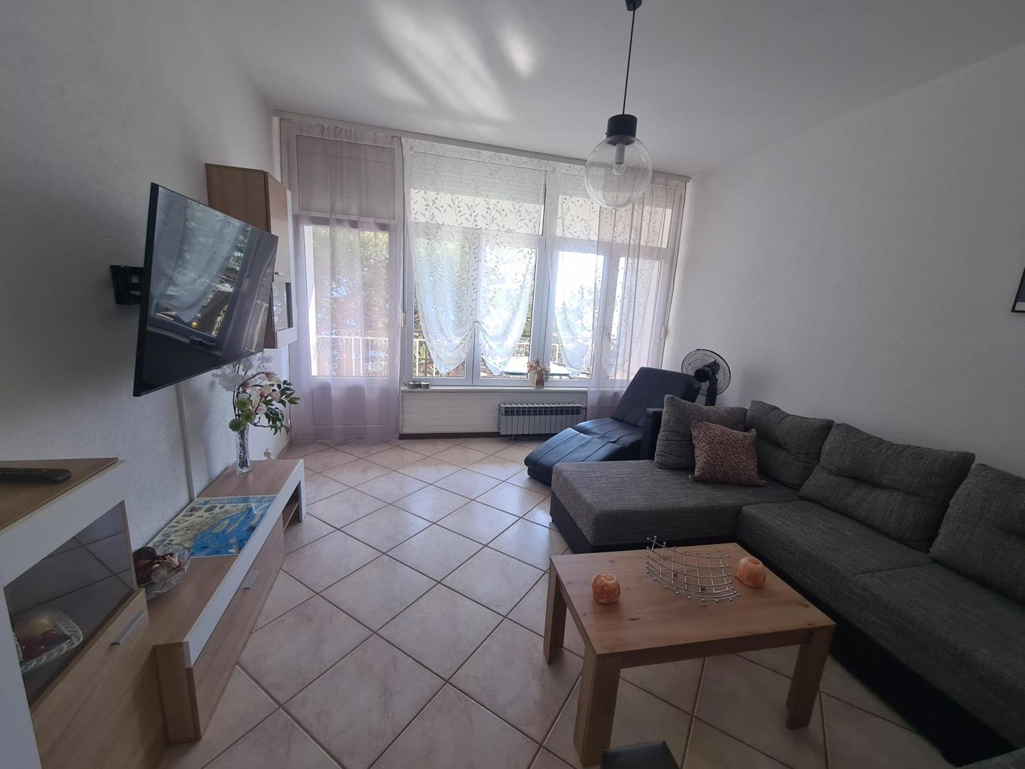 Apartments Adisa Omis Exterior photo